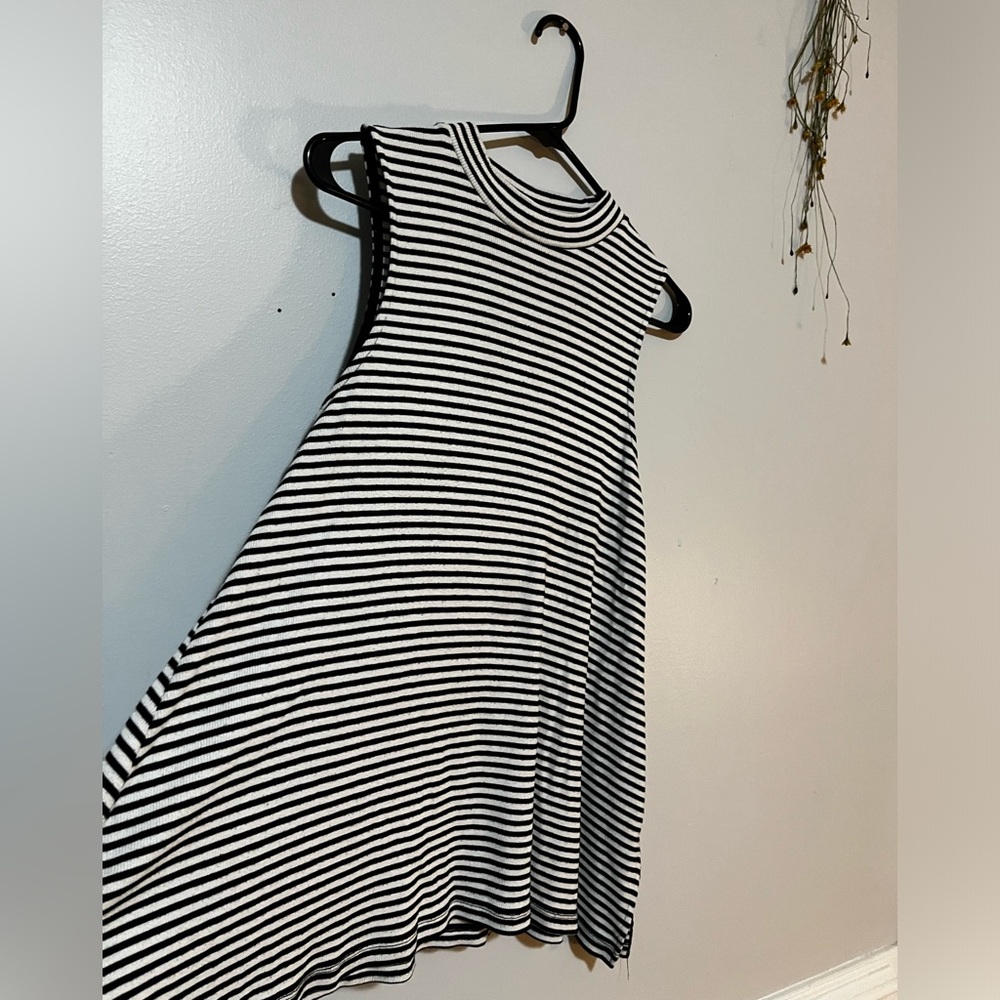 Wassiuo • M Black and white striped flow top • Sleeveless